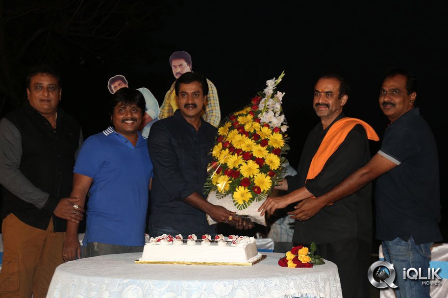 Sunil-Birthday-Celebrations-with-Bheemavaram-Bullodu-Team